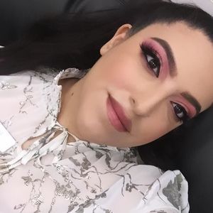 Meet your Posher, April